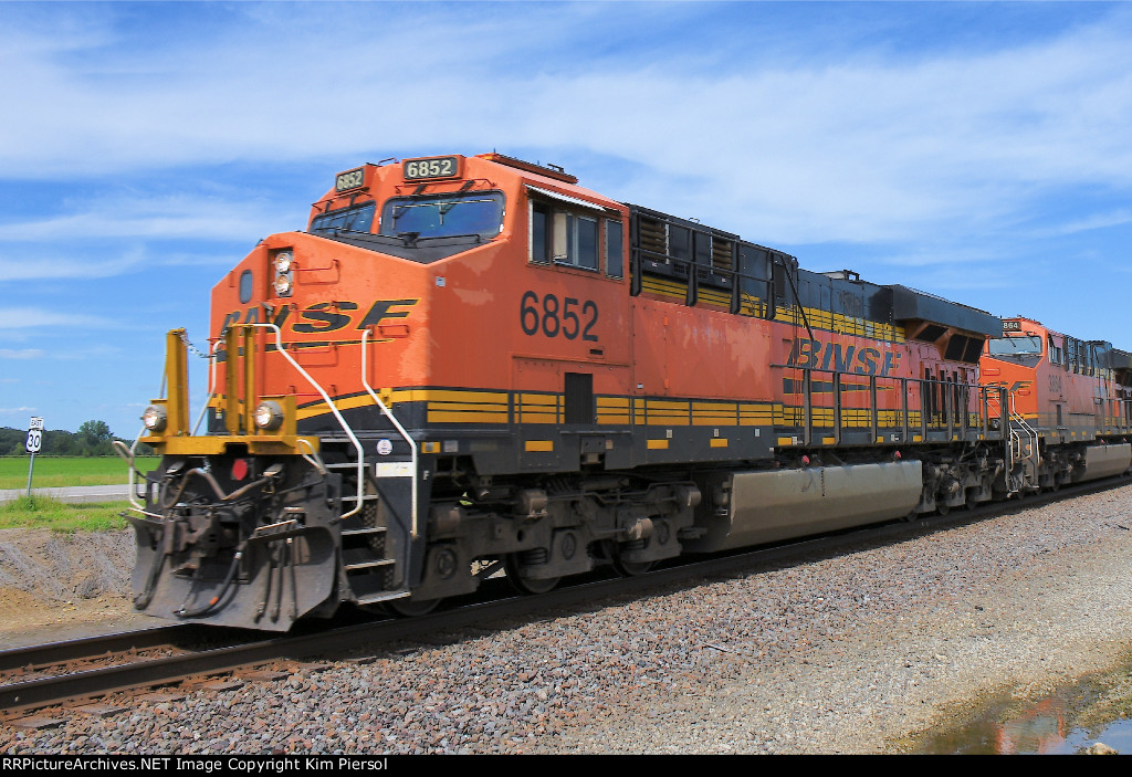 BNSF 6852